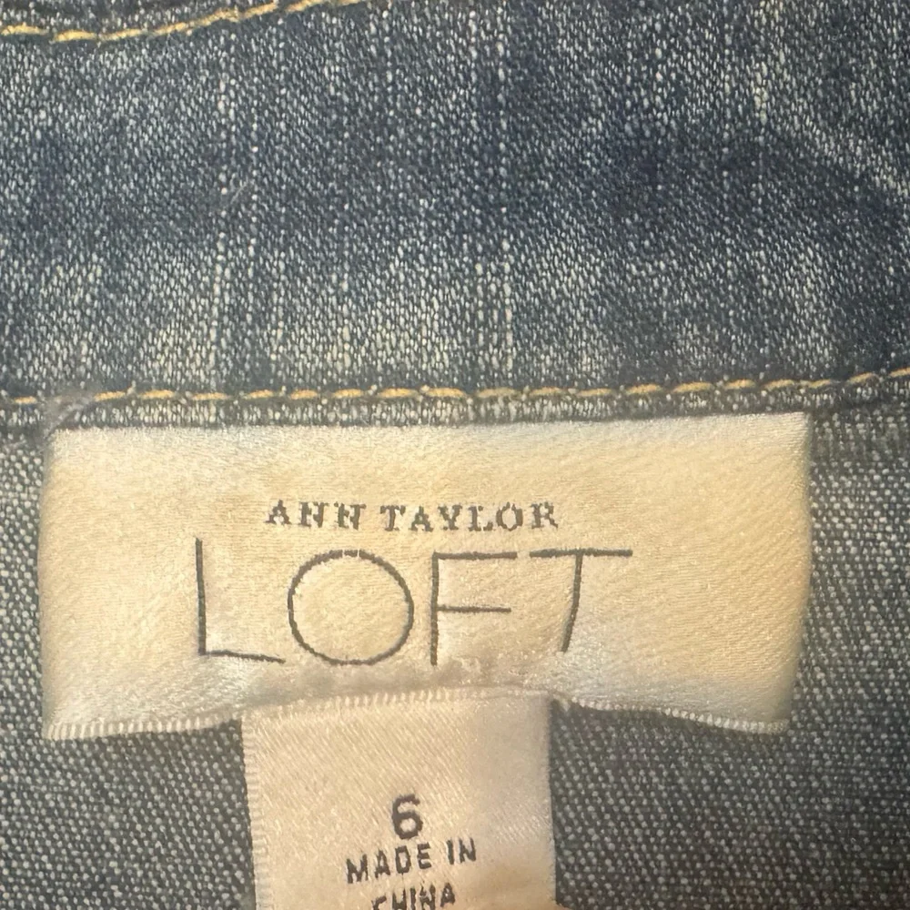 Ann Taylor Loft Denim Blazer Size 6 - Picture 5 of 7